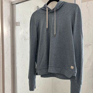 Vuori Halo Performance Pullover Hoodie in Cloud Blue | Size Medium